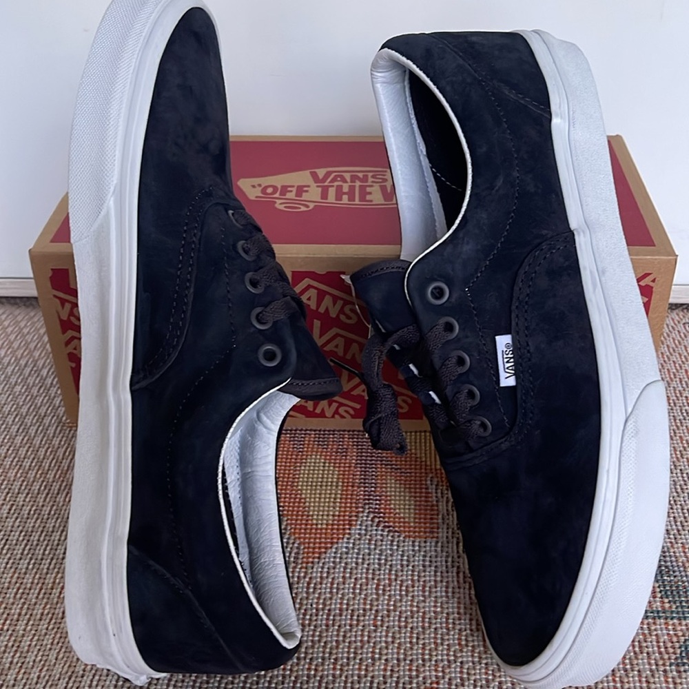 Vans WMNS Era Pig Suede Nine Iron
VN0005UEBYD
Sneakers - Picture 11 of 16